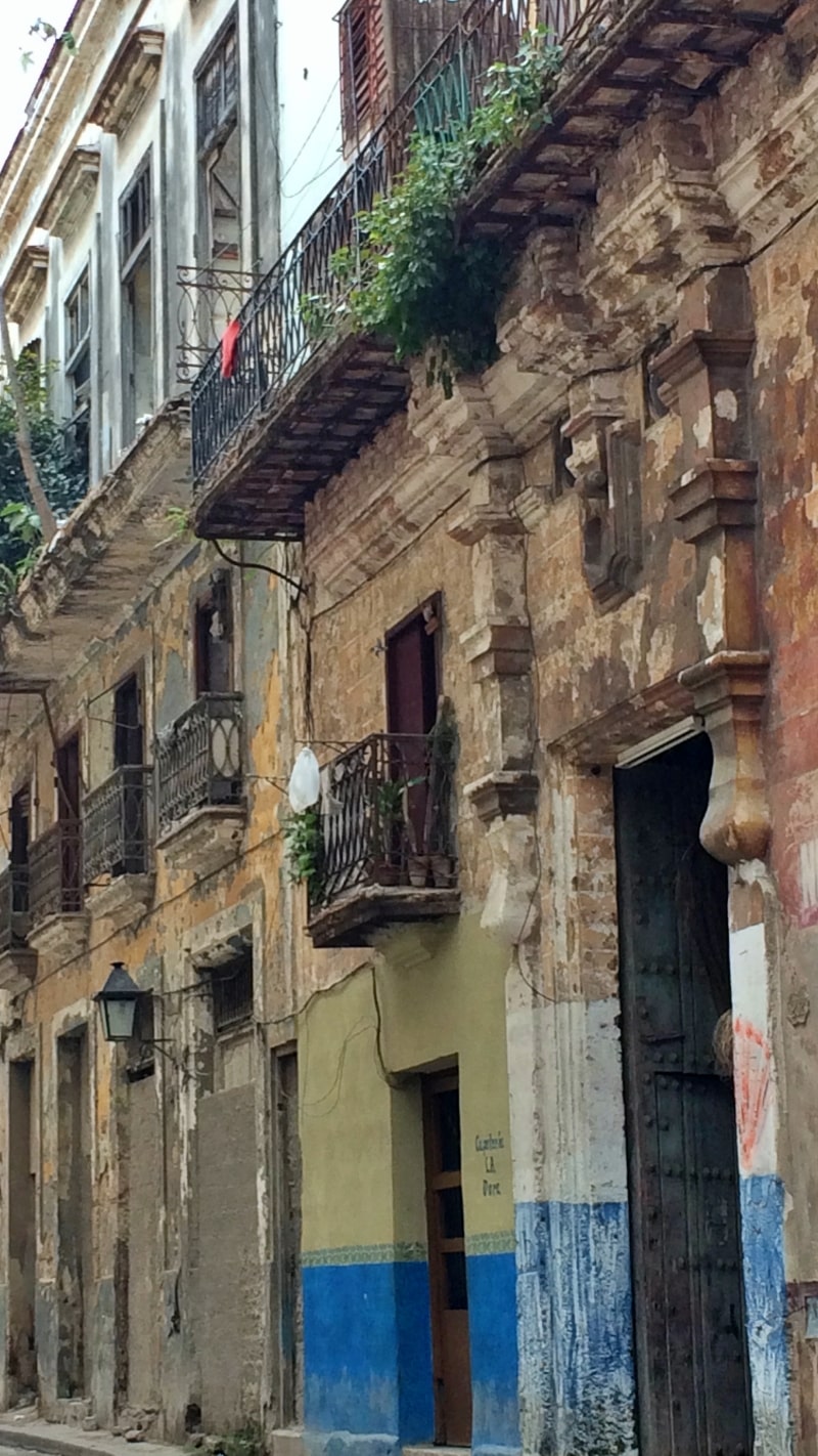 Edificio viejo en La Habana