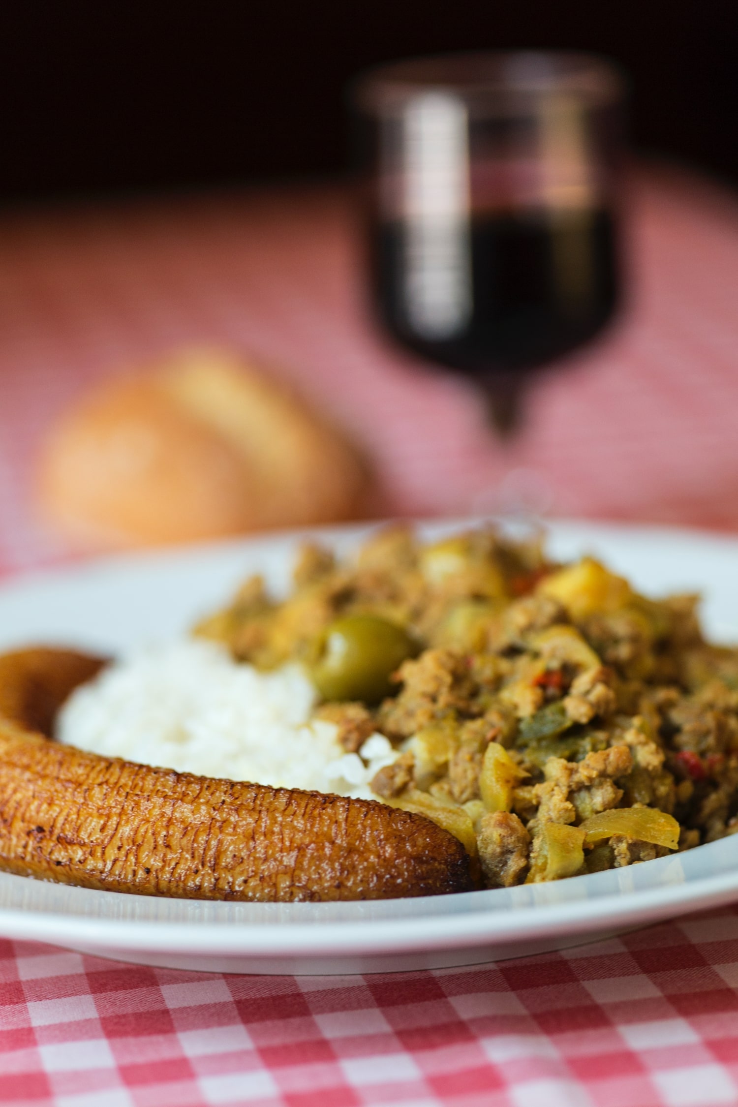 Picadillo con plátano frito